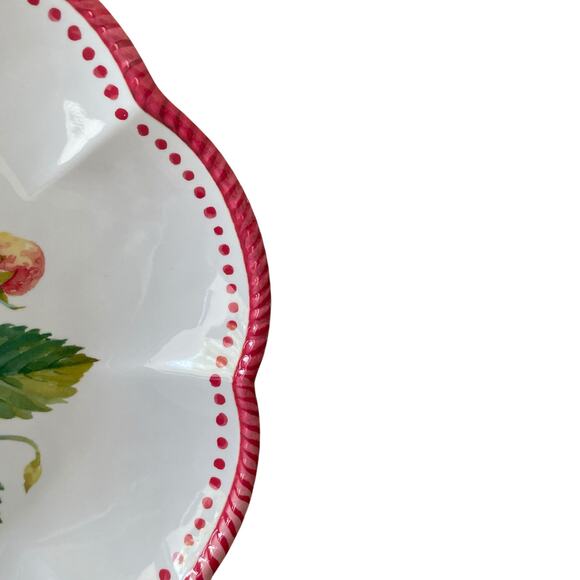 Summer Strawberry Melamine Dinner Plates 11in Set of 4 Scalloped Edge NEW - Picture 6 of 12